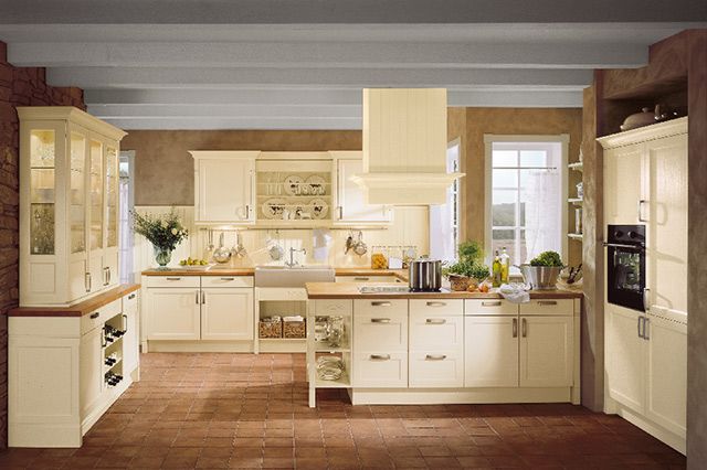 Landhaus Küchen in Ihrem Küchenhaus Rash in Heusenstamm